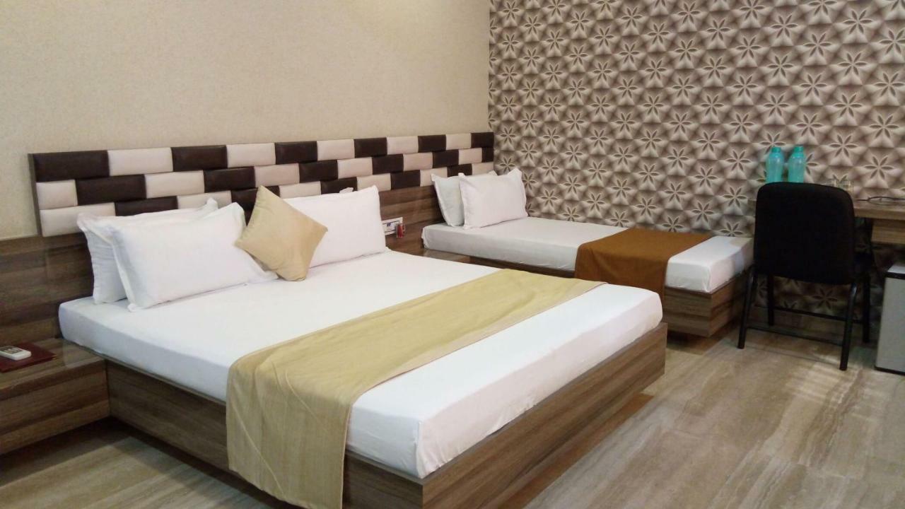 Hotel Shahi Darbar Navsari 외부 사진