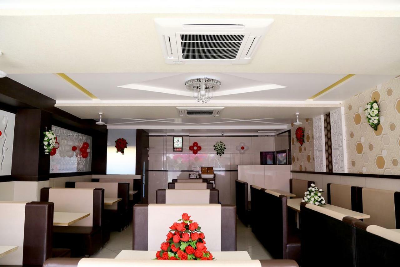 Hotel Shahi Darbar Navsari 외부 사진