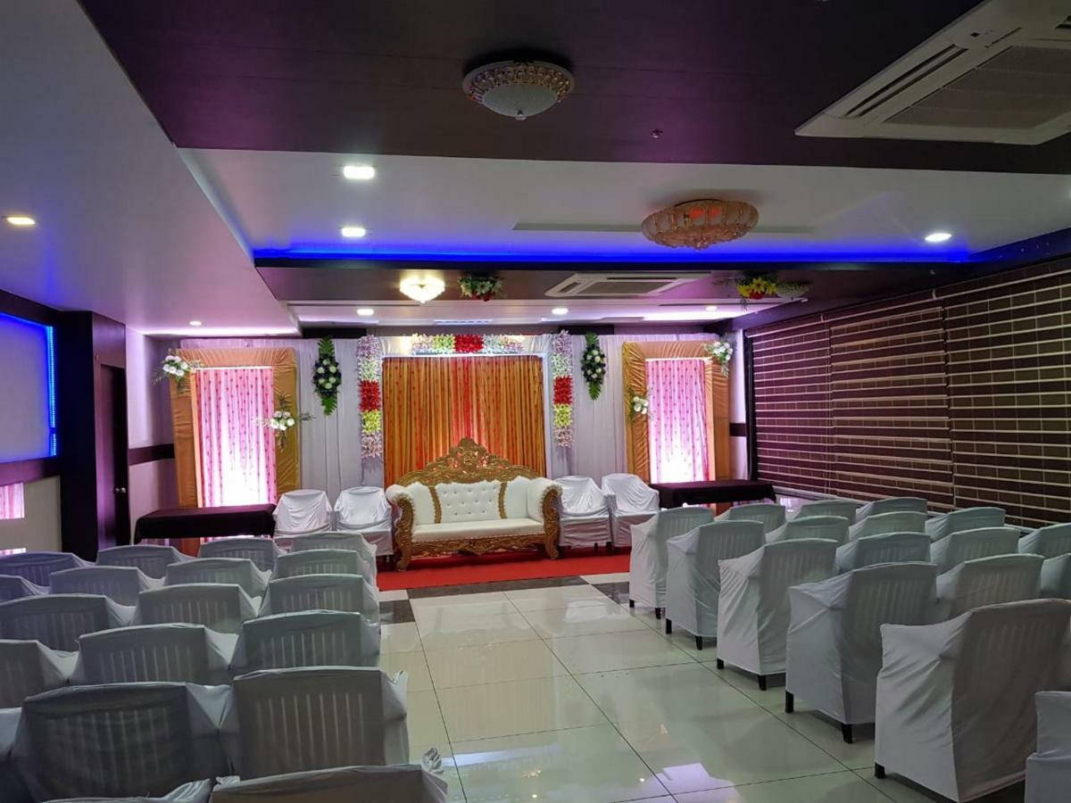 Hotel Shahi Darbar Navsari 외부 사진