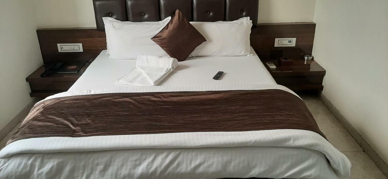 Hotel Shahi Darbar Navsari 외부 사진